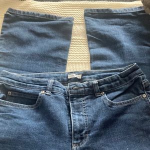 Modern bootcut jeans size 10 Average. Small tear on lower right leg. Sold as is.